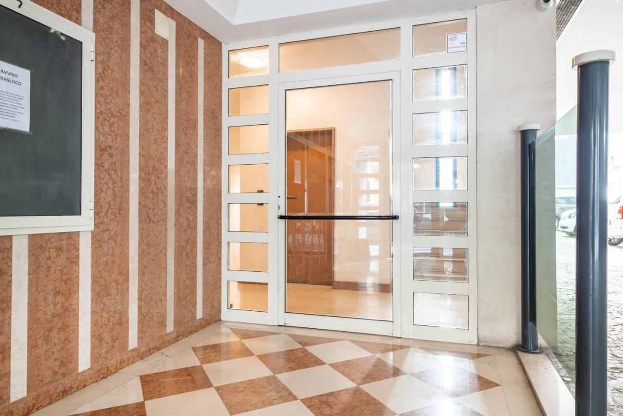 Central & Comfy Apartment With Veranda 바리 외부 사진