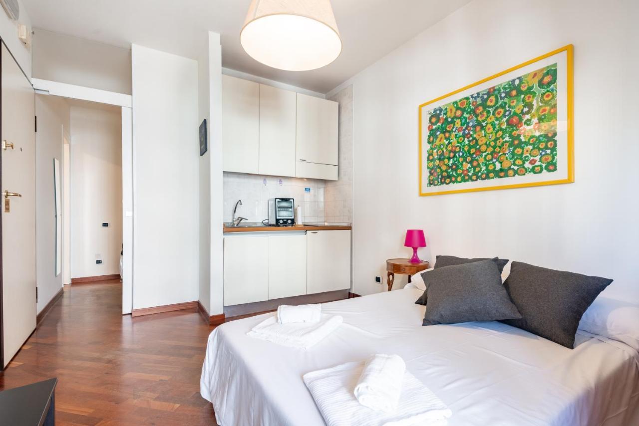 Central & Comfy Apartment With Veranda 바리 외부 사진